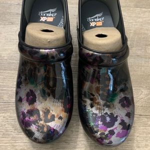 Dansko XP 2.0 multi leopard patent clogs